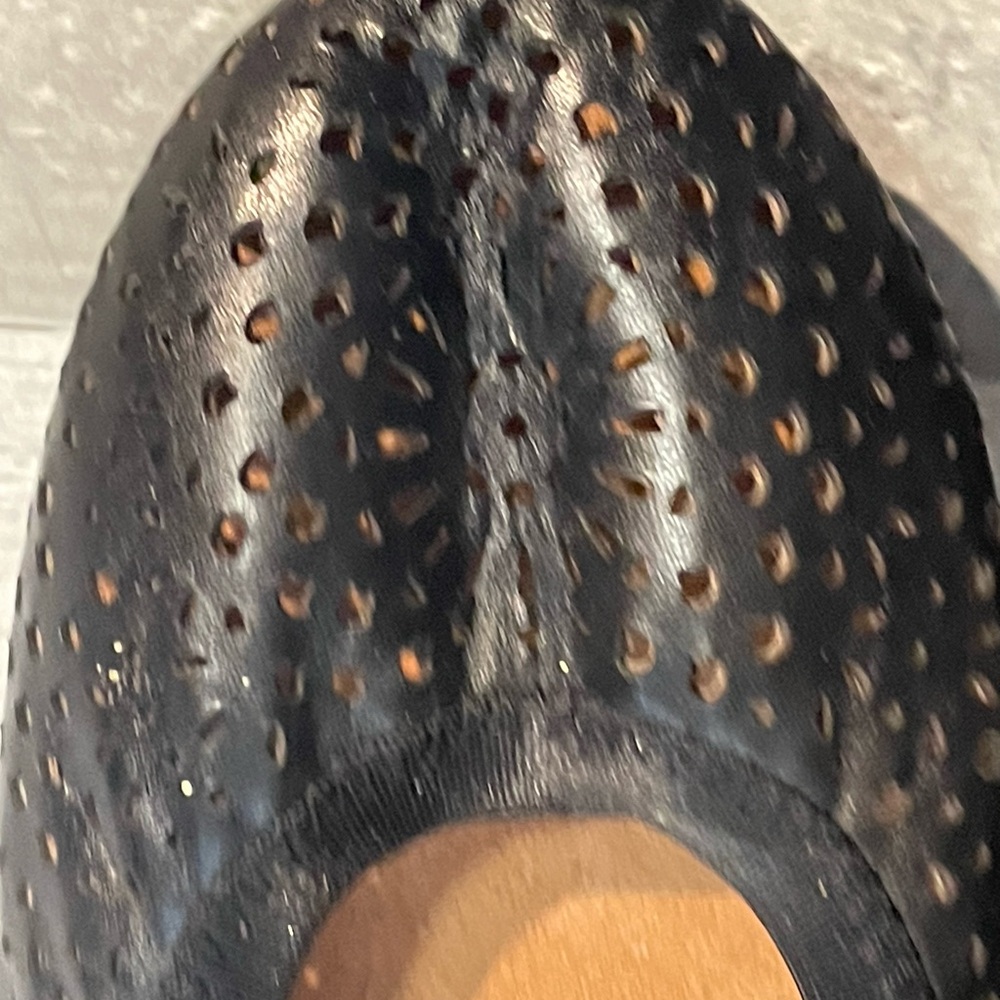 Vionic black Shoes - Picture 4 of 16